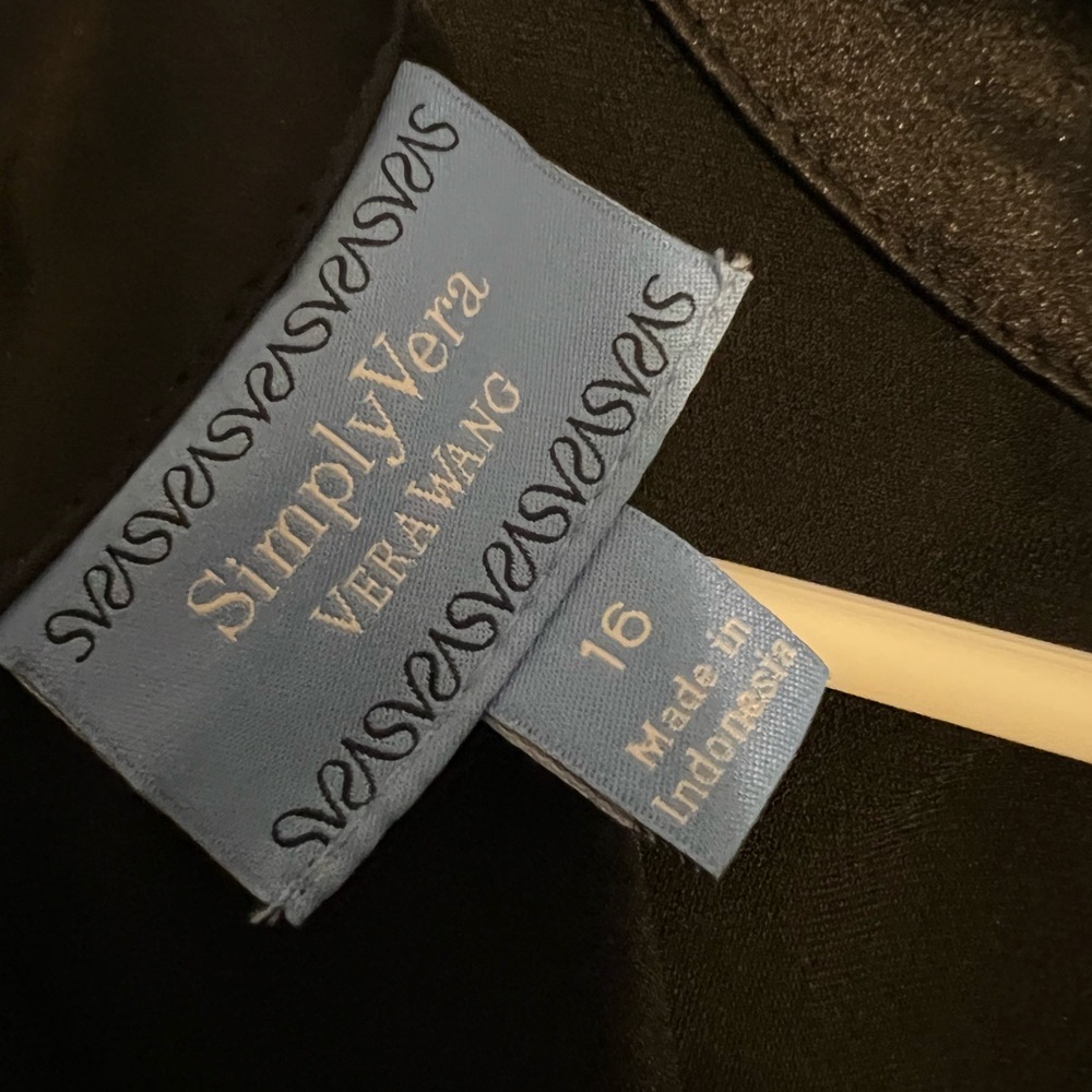 Simply Vera Vera Wang Black Garment excellent shape
